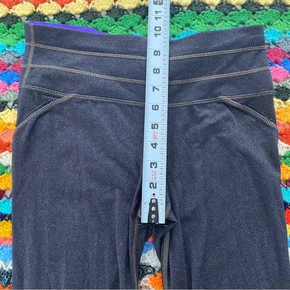 Athleta #862109 Gray Black Relay Capri Leggings Reflective Yoga Cropped … - Picture 6 of 15